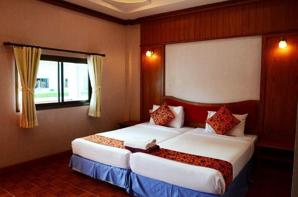 Phi Phi Don Chukit Resort Bagian luar foto