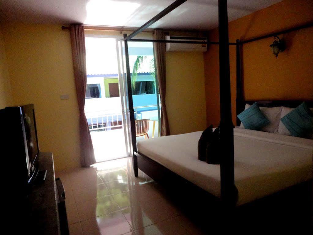 Phi Phi Don Chukit Resort Bagian luar foto