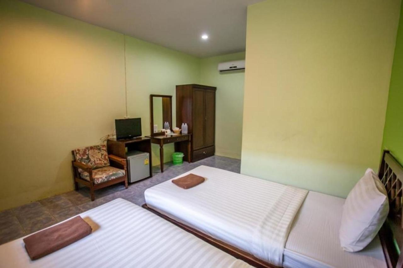 Phi Phi Don Chukit Resort Bagian luar foto