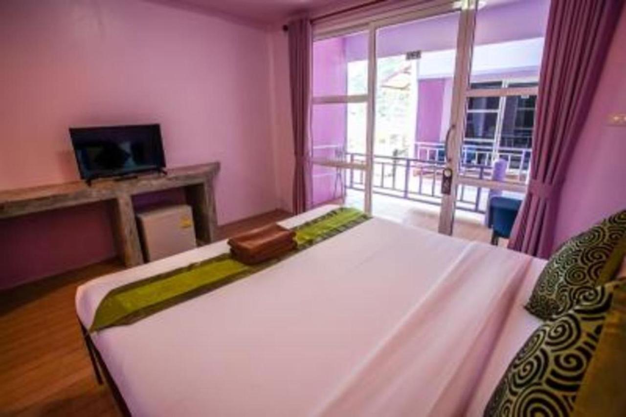 Phi Phi Don Chukit Resort Bagian luar foto
