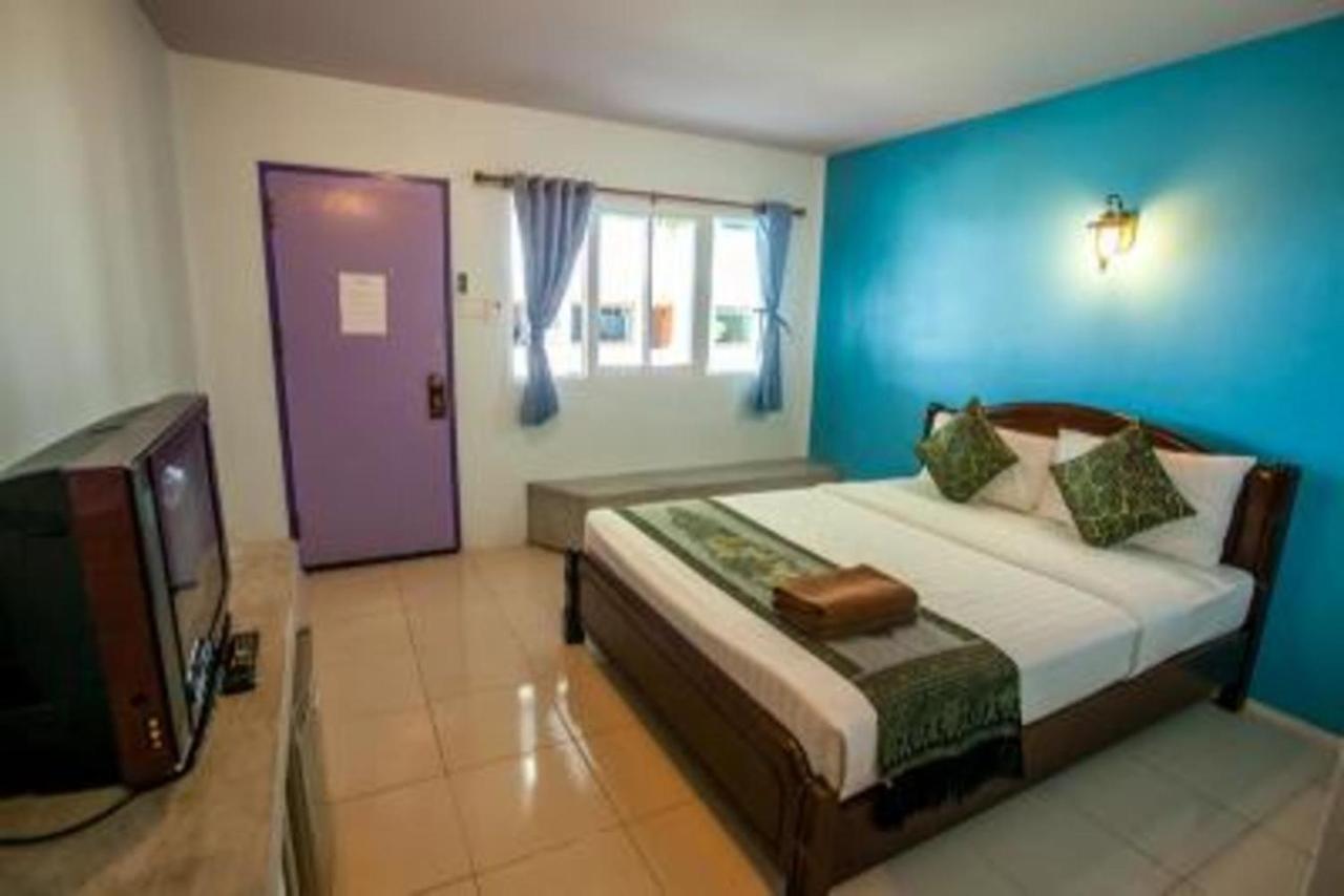 Phi Phi Don Chukit Resort Bagian luar foto
