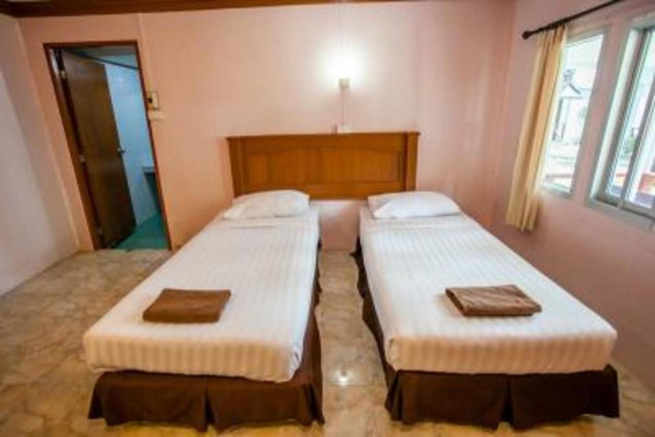 Phi Phi Don Chukit Resort Bagian luar foto