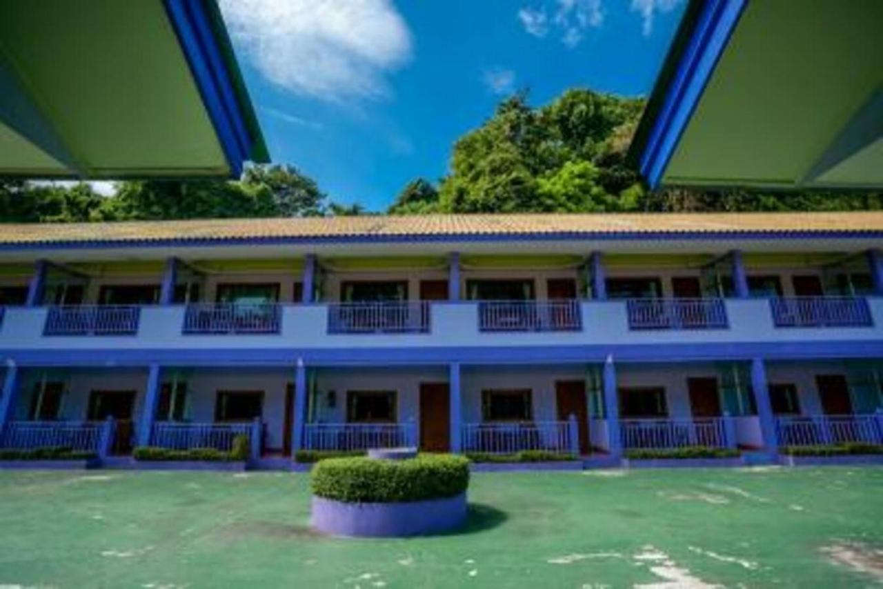 Phi Phi Don Chukit Resort Bagian luar foto