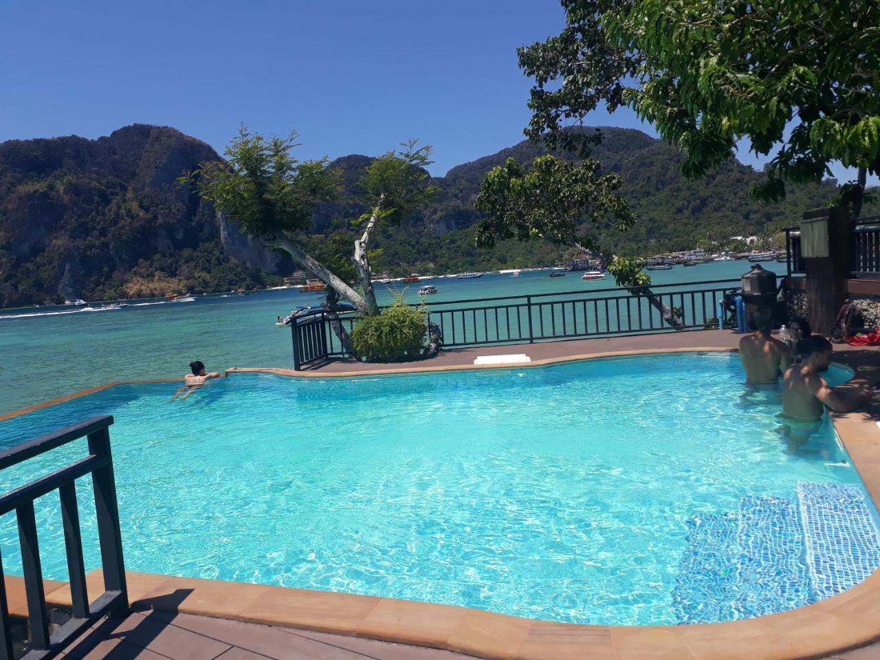 Phi Phi Don Chukit Resort Bagian luar foto