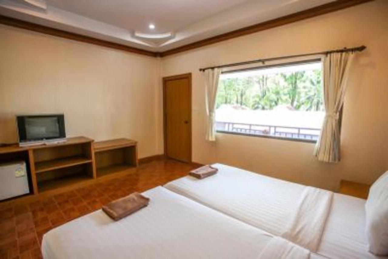 Phi Phi Don Chukit Resort Bagian luar foto