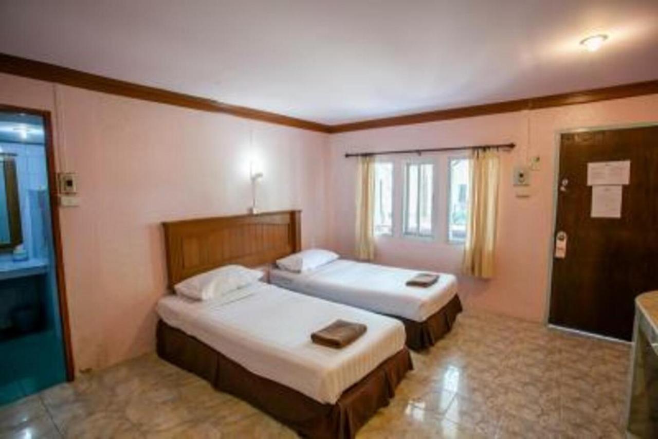 Phi Phi Don Chukit Resort Bagian luar foto
