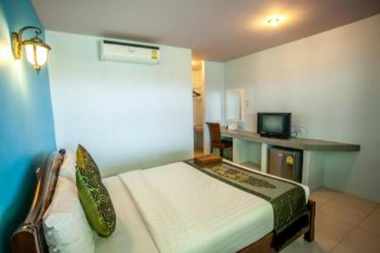 Phi Phi Don Chukit Resort Bagian luar foto