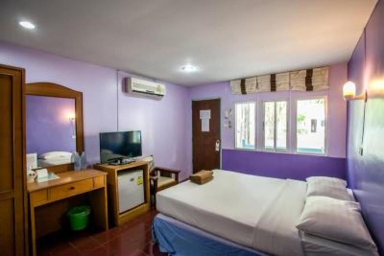 Phi Phi Don Chukit Resort Bagian luar foto