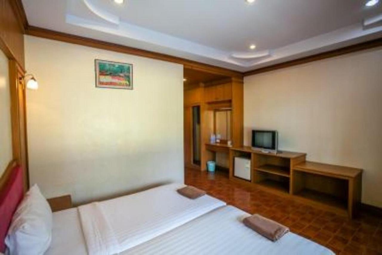 Phi Phi Don Chukit Resort Bagian luar foto