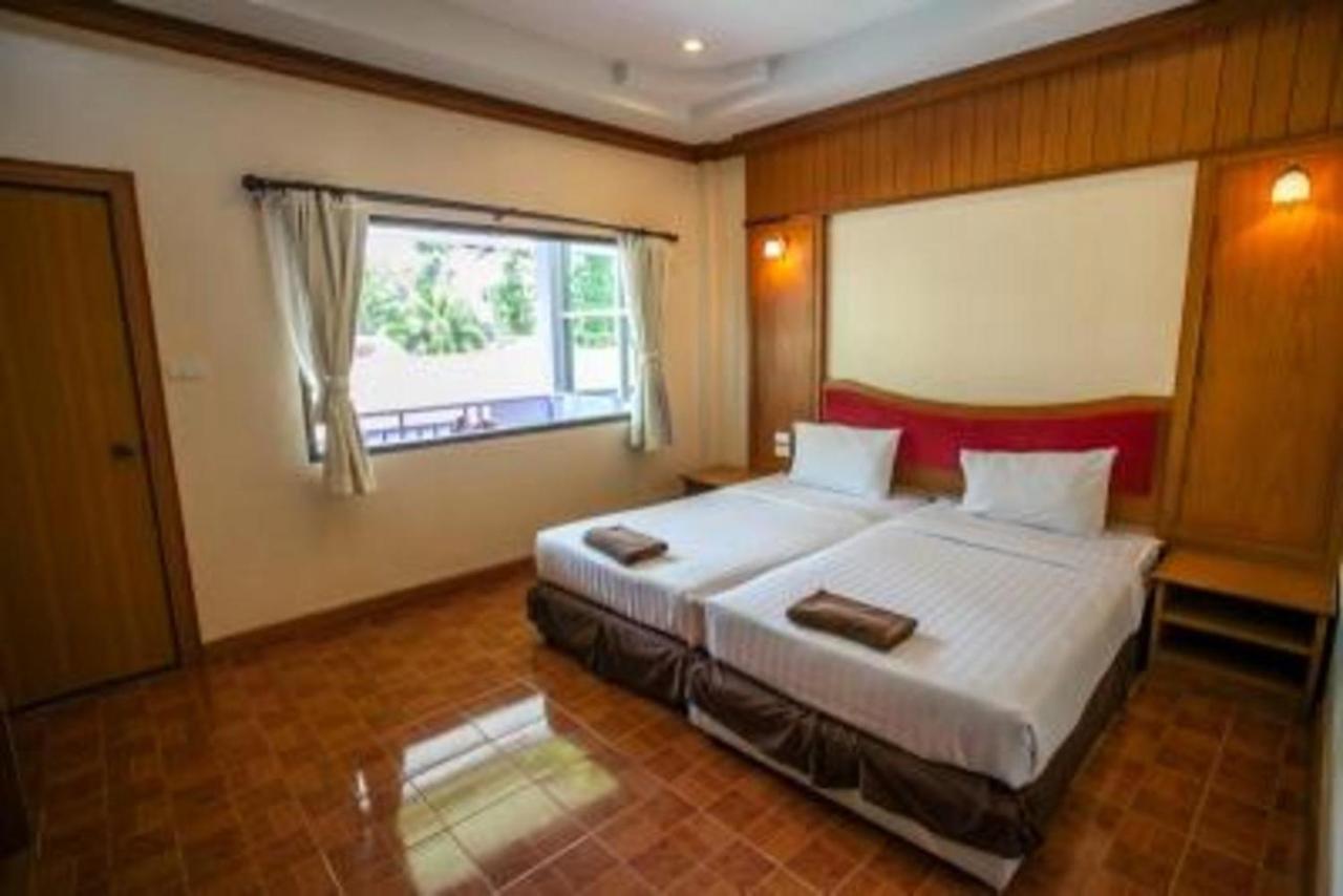 Phi Phi Don Chukit Resort Bagian luar foto