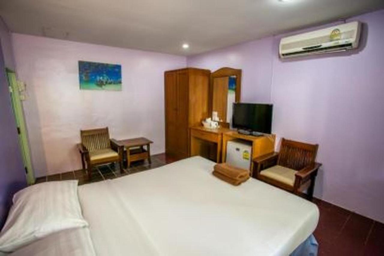Phi Phi Don Chukit Resort Bagian luar foto