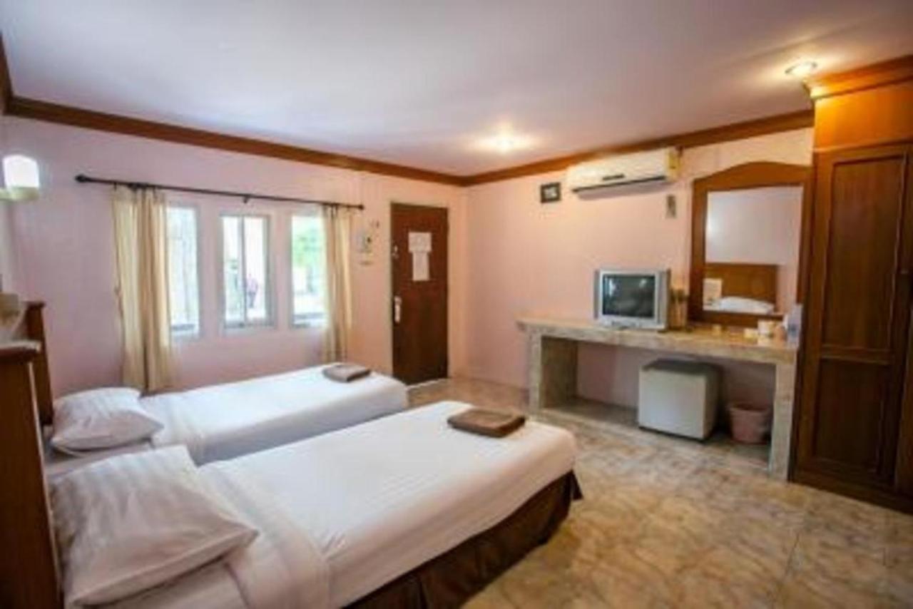 Phi Phi Don Chukit Resort Bagian luar foto