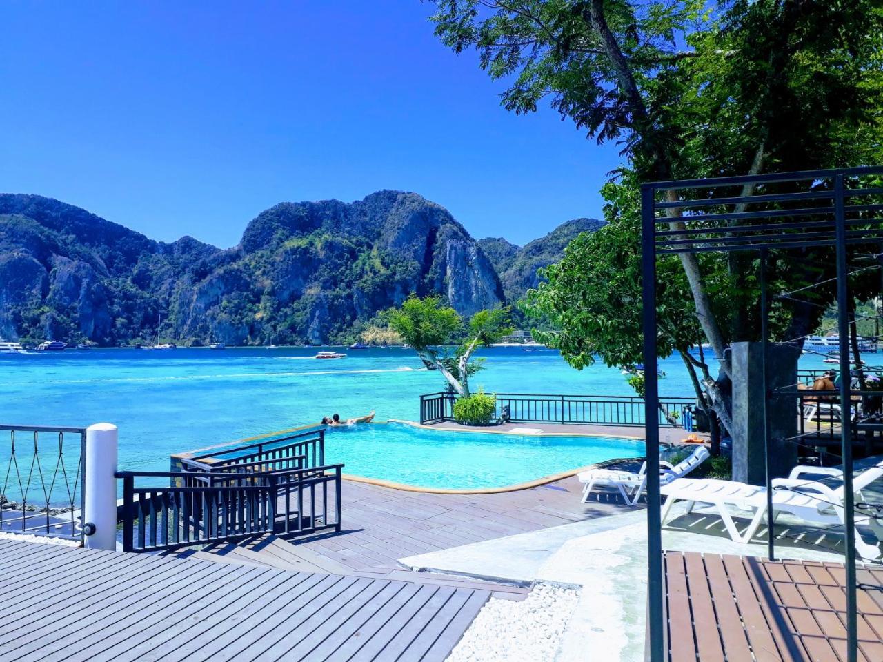 Phi Phi Don Chukit Resort Bagian luar foto