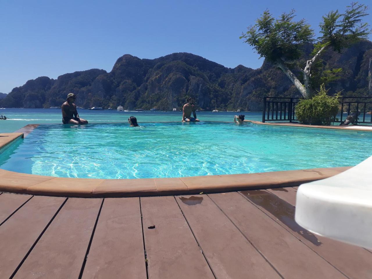 Phi Phi Don Chukit Resort Bagian luar foto