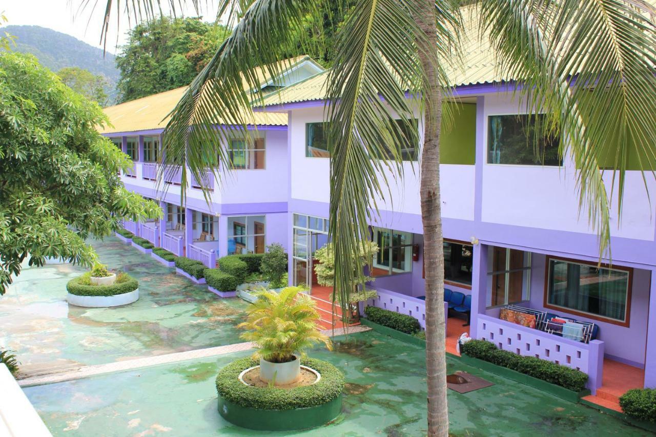 Phi Phi Don Chukit Resort Bagian luar foto